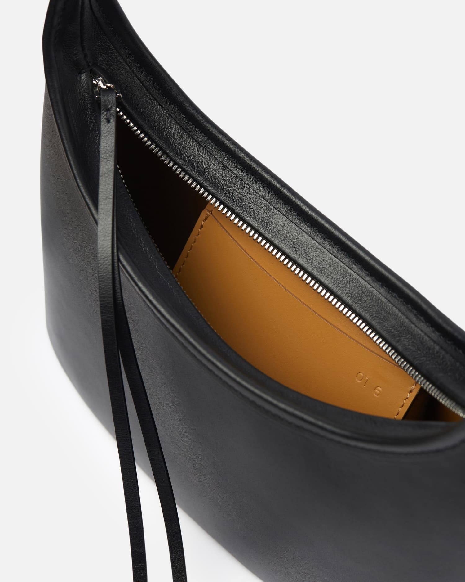 01MERIT BLACK