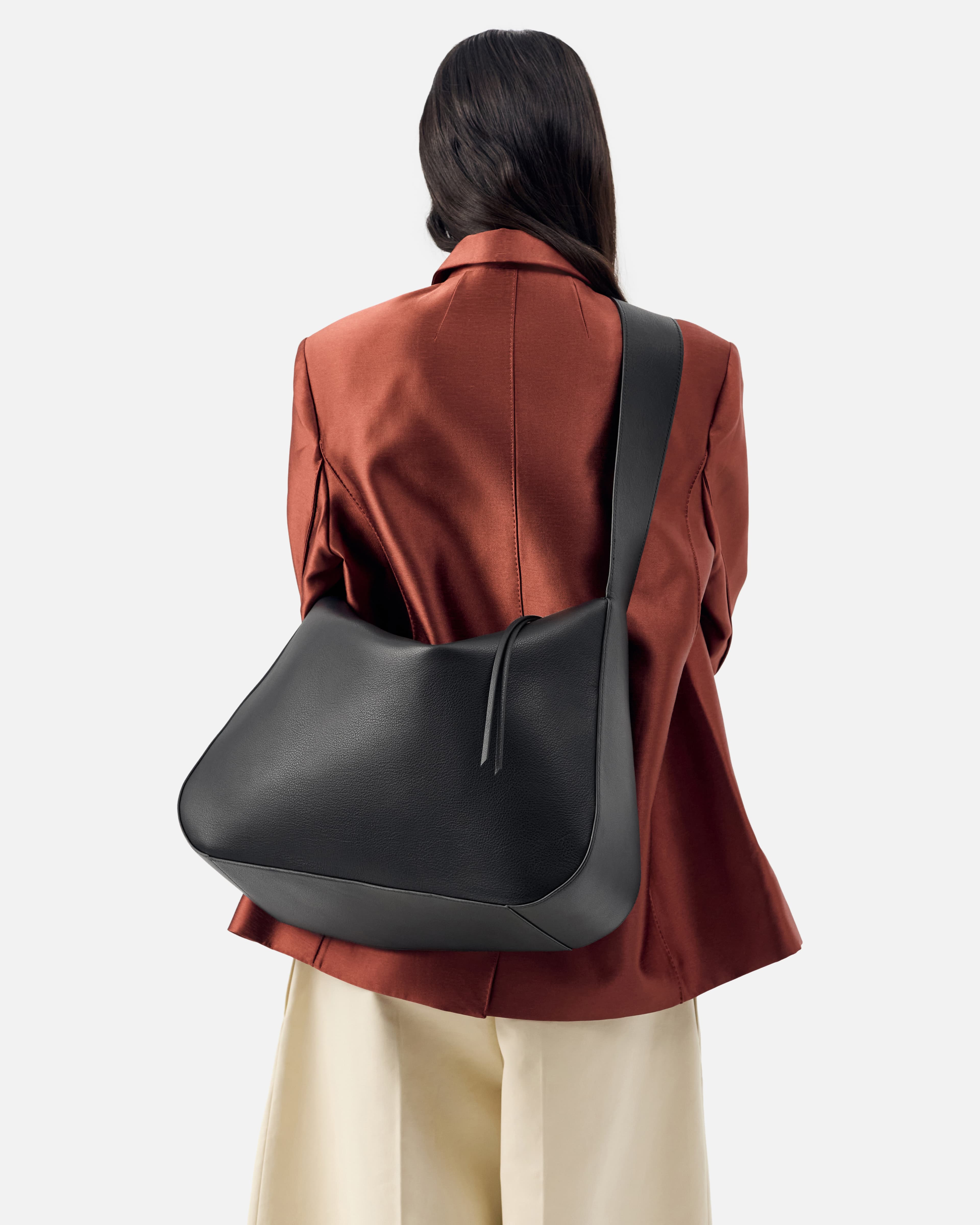 13CARRY BLACK